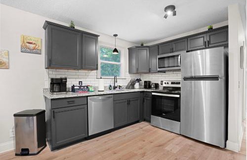 Clarksville House | Carbon Ridge 300mbps Wifi - Dog Friendly