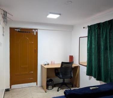 Mylapore Tiruvallikk Hotel | Carbon Stays - Couples & Travelers Friendly Stay