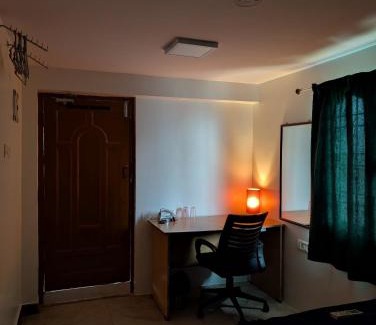 Mylapore Tiruvallikk Hotel | Carbon Stays - Couples & Travelers Friendly Stay