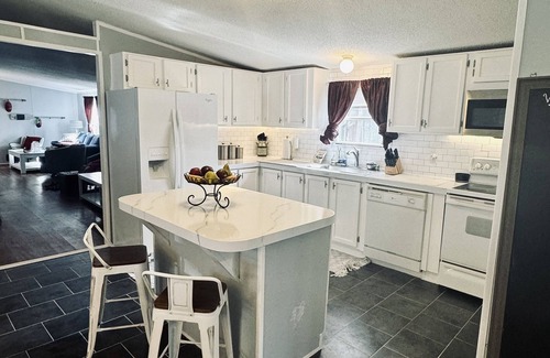 Bracey Cottage | Carden Cove Lake Gaston, NC. 3 bed/2 bath, 9 beds and Watercrafts!