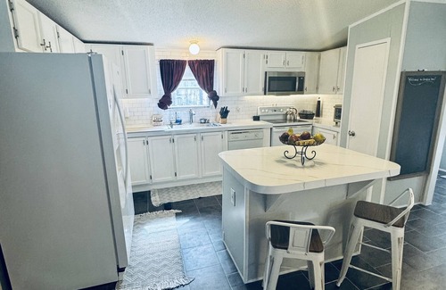 Bracey Cottage | Carden Cove Lake Gaston, NC. 3 bed/2 bath, 9 beds and Watercrafts!