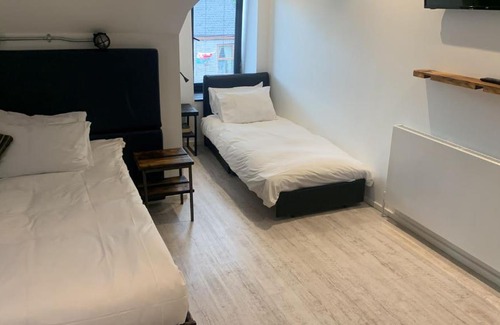 Treorchy Hotel | Cardiff Arms Bistro & Hotel
