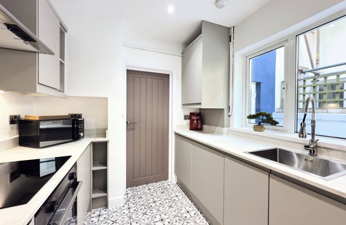 Roath House | Cardiff Charm on Treharris Street
