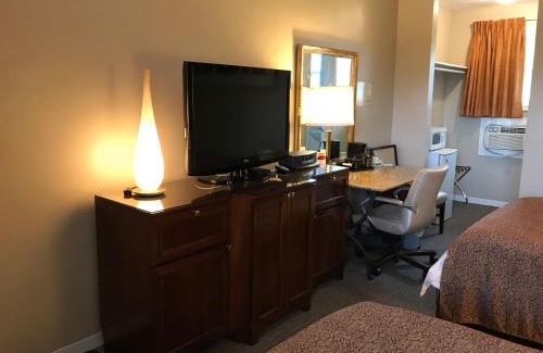 Talbotville Hotel | Cardinal Court Motel