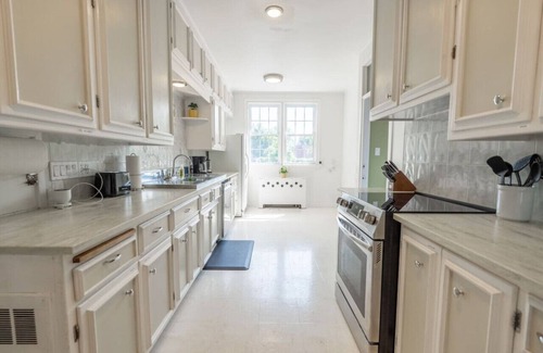Cornwall Bed & Breakfast | Cardinal Inn ~ Retro Room