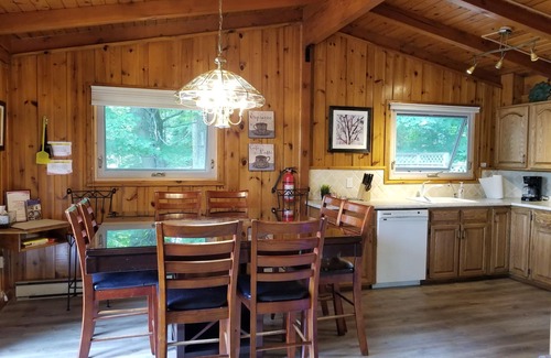 Algonquin Highlands Cottage | Cardinal Pines Luxury Lakefront Cottage by Beautiful Halls Lake!