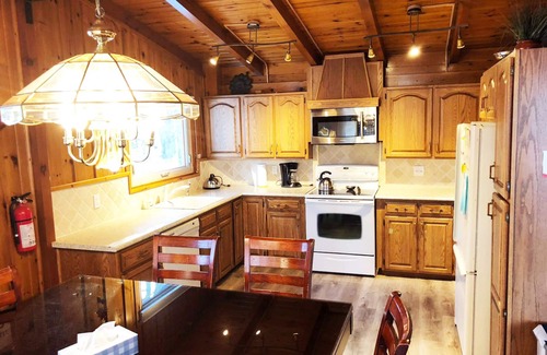 Algonquin Highlands Cottage | Cardinal Pines Luxury Lakefront Cottage by Beautiful Halls Lake!
