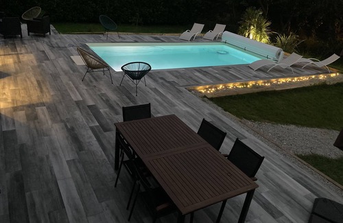 Carentan House | Carentan - Spacieuse Maison Avec Piscine Chauffée de 10 Personnes