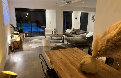 Carentan House | Carentan - Spacieuse Maison Avec Piscine Chauffée de 10 Personnes