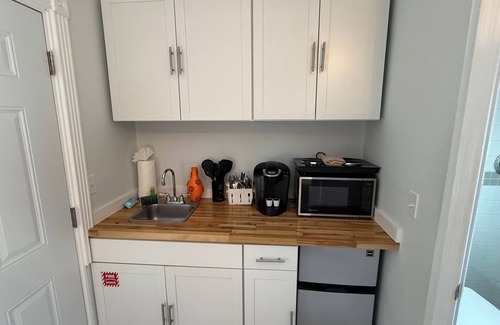 Old Town Condo | Carey’s Corner | Updated Studio with Heated Pool