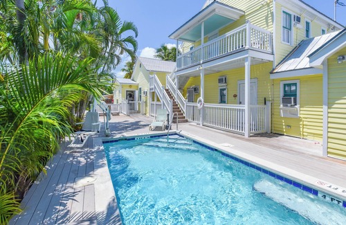Old Town Condo | Carey’s Corner | Updated Studio with Heated Pool