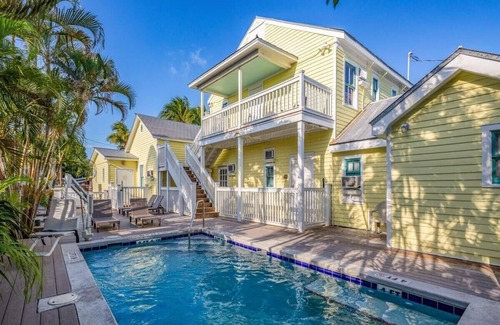 Old Town Condo | Carey’s Corner | Updated Studio with Heated Pool