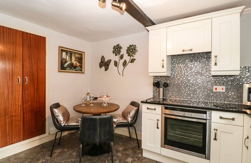 Ludwel Cottage | CARIAD COTTAGE, family friendly, character holiday cottage in Ludlow