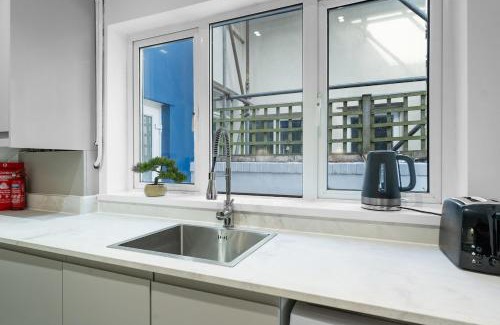 Roath House | Cariad House by MGroup SA