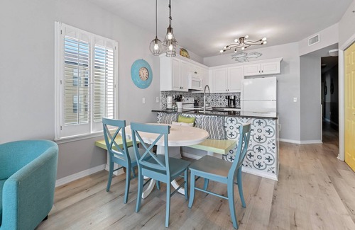 Gulf Shores Condo | Caribbean 204 ~ Pet-Friendly, In/Outdoor Pools, Fitness, Sauna + $400 in FREE Activities Daily