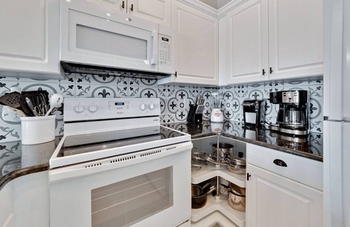 Gulf Shores Condo | Caribbean 204 ~ Pet-Friendly, In/Outdoor Pools, Fitness, Sauna + $400 in FREE Activities Daily