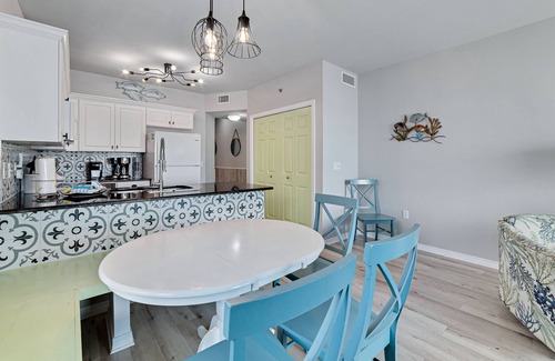 Gulf Shores Condo | Caribbean 204 ~ Pet-Friendly, In/Outdoor Pools, Fitness, Sauna + $400 in FREE Activities Daily