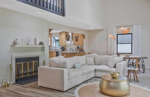 Stevensville House | Caribbean HEATED POOL Home near Matapeake Beach!