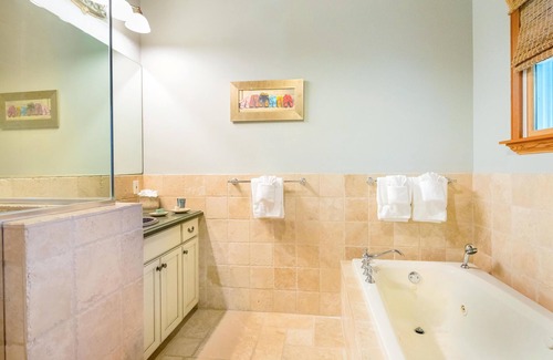 Islamorada Resort | Caribbean-Style Family Home w/Full Kitchen, WiFi, Veranda, & Full Washer-Dryer
