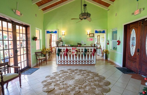 Estate Rust Up Twist House | Caribbean View, Double Queen Beds, plenty of Island Charm