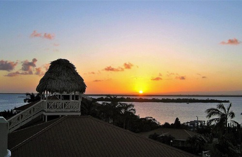 Placencia Condo | Caribbean Waterfront Condo w/ Pool at Sunset Pointe