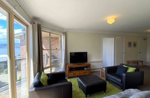 East Jindabyne Apartment | Caribou 3 - Views over Lake Jindabyne with Wifi!