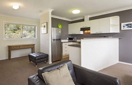 East Jindabyne Apartment | Caribou 3 - Views over Lake Jindabyne with Wifi!