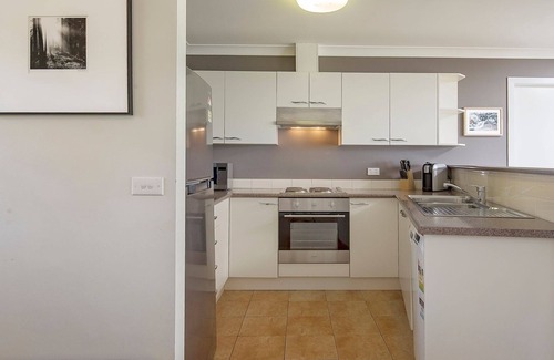 East Jindabyne Apartment | Caribou 3 - Views over Lake Jindabyne with Wifi!