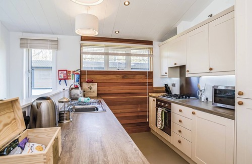 Ryde Ski Chalet | Carisbrooke View Premier