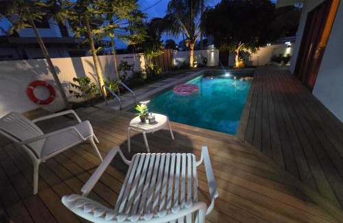 Tamarin Villa | Carlos Villa Poolside