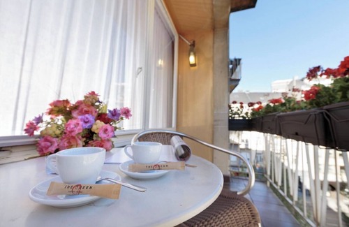 Gare Apartment | Carlotta -42 Executive Apartment, 2 Bedrooms, Balcony