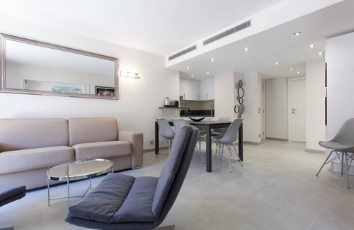 Cannes City Centre Apartment | Carlton area: New 2 beds/2 baths