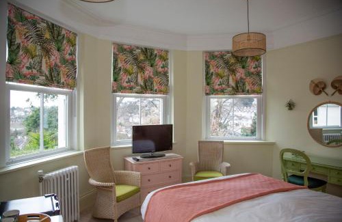 Torquay Bed & Breakfast | Carlton Court
