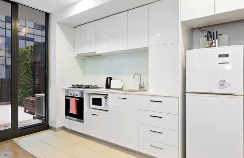Carlton South Apartment | Carlton Delight Patio Abode near Queen Vic Market
