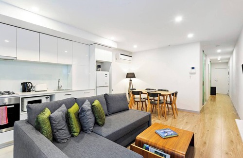 Carlton South Apartment | Carlton Delight Patio Abode near Queen Vic Market