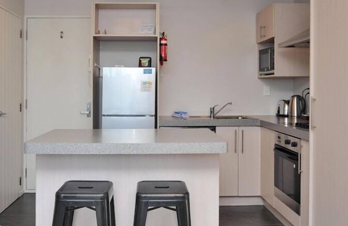 Merivale Apartment | Carlton Villa 3: Central location by Hagley Park
