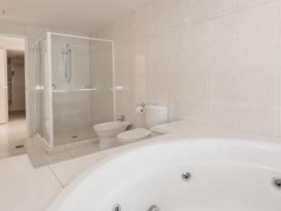 Broadbeach Apartment | Carmel by the Sea