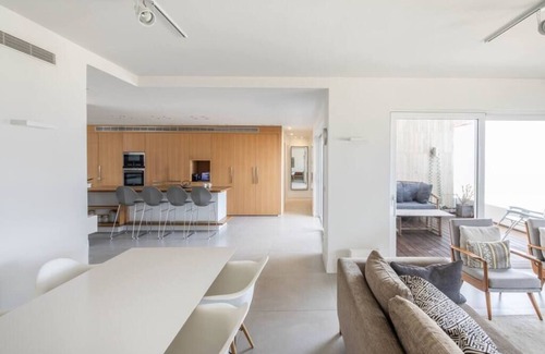 Old North Apartment | Carmelo Bazel Horizon Apartment