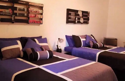 Marfa Hotel | Carmen's Marfa Hotel/Tomas 2 Queen Beds