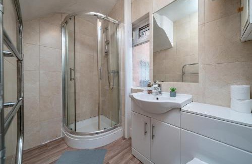 Soho Apartment | Carnaby & Oxford Street - Central Soho - One Bedroom - Double Bed & SofaBed