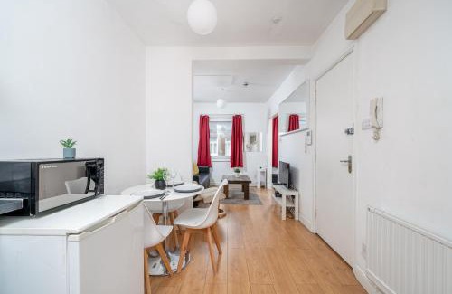 Soho Apartment | Carnaby & Oxford Street - Central Soho - One Bedroom - Double Bed & SofaBed