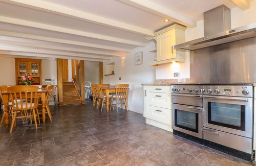 Helford Passage Cottage | CARNE MILL, pet friendly, luxury holiday cottage in Manaccan