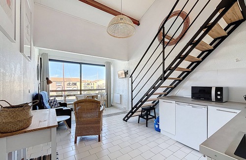Carnon-Plage Apartment | CARNON - Cozy F2 Mezzanine on the harbor, renovated and well-equipped