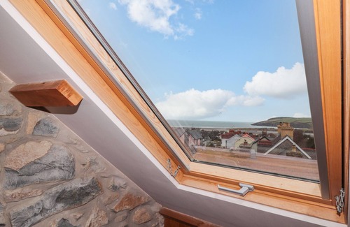 Newport Cottage | CARNORFA, pet friendly, with open fire in Newport, Pembrokeshire