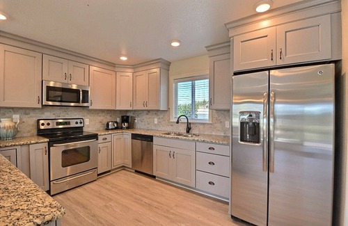 Ocracoke House | Carolina Winds: Dog friendly, hot tub, dock, access to Pamlico Sound.