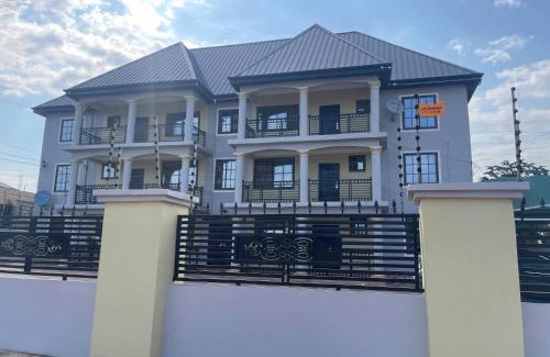 Madina Apartment | Caroline Appt-spacious deluxe 2 bedroom appt