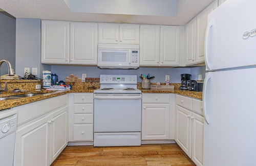 Myrtle Beach Condo | Carolinian 2/2 DELUXE Oceanfront Master with Free Parking & Wifi in Myrtle Beach