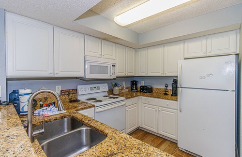 Myrtle Beach Condo | Carolinian 2/2 DELUXE Oceanfront Master with Free Parking & Wifi in Myrtle Beach