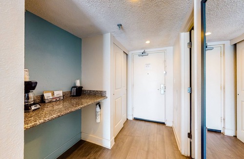 Myrtle Beach Apartment | Carolinian Beach Resort 7th-floor oceanfront studio with pool, hot tub, & AC