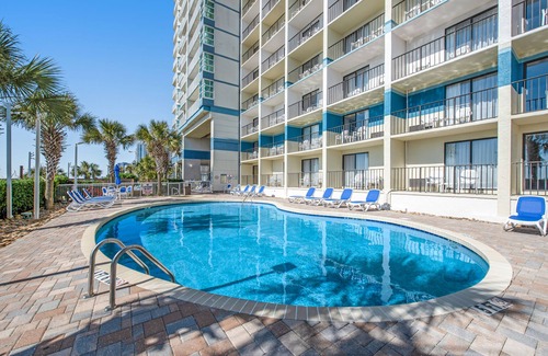 Myrtle Beach Apartment | Carolinian Beach Resort 7th-floor oceanfront studio with pool, hot tub, & AC